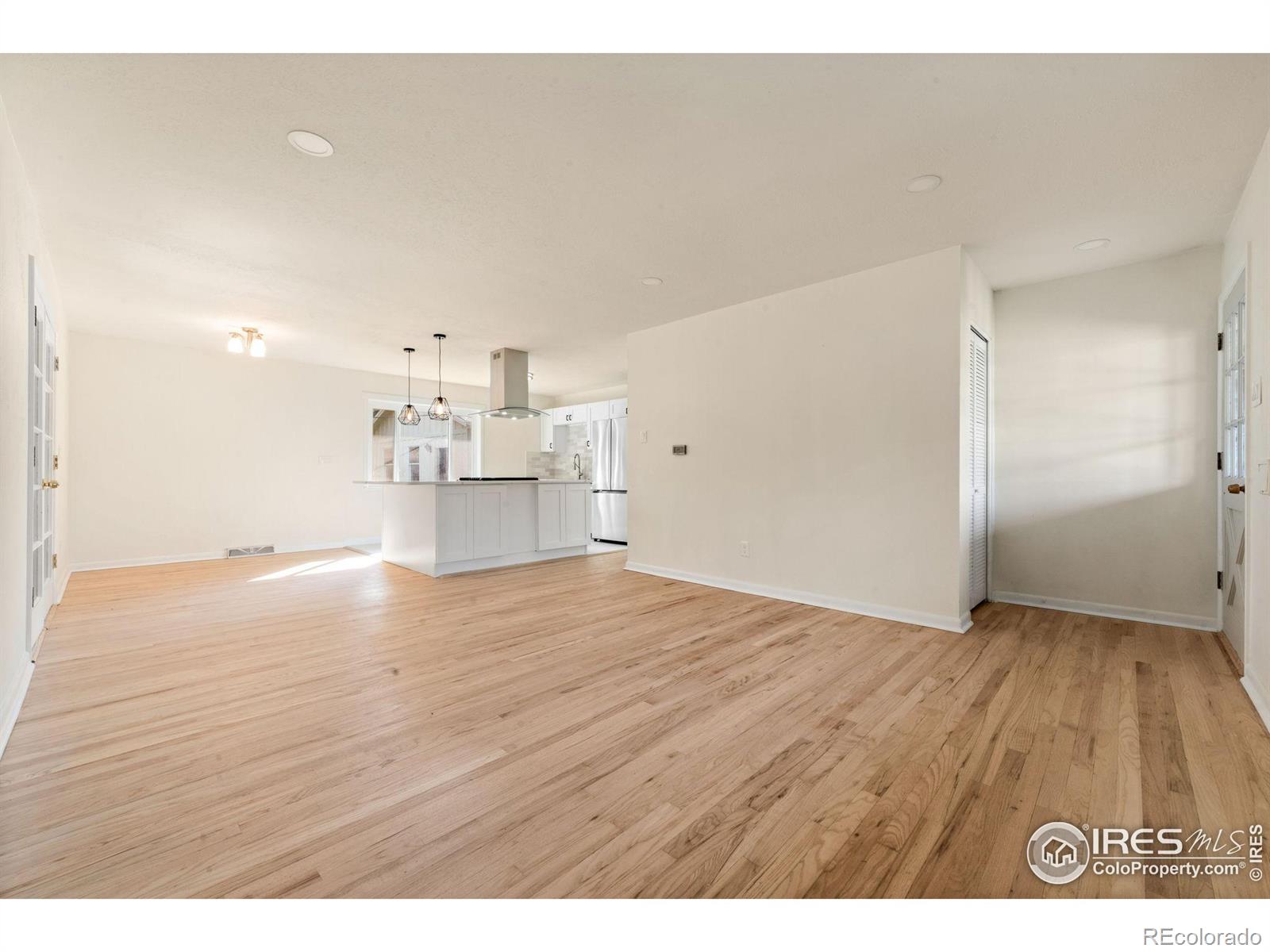 MLS Image #4 for 694 s ivy way,denver, Colorado