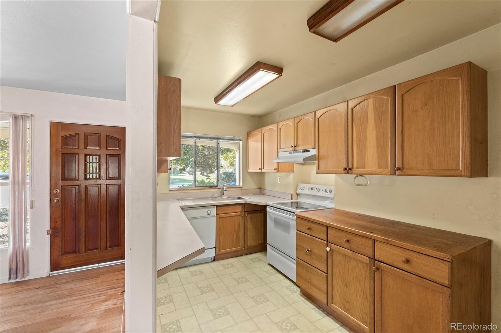 MLS Image #15 for 1150 s taos way,denver, Colorado