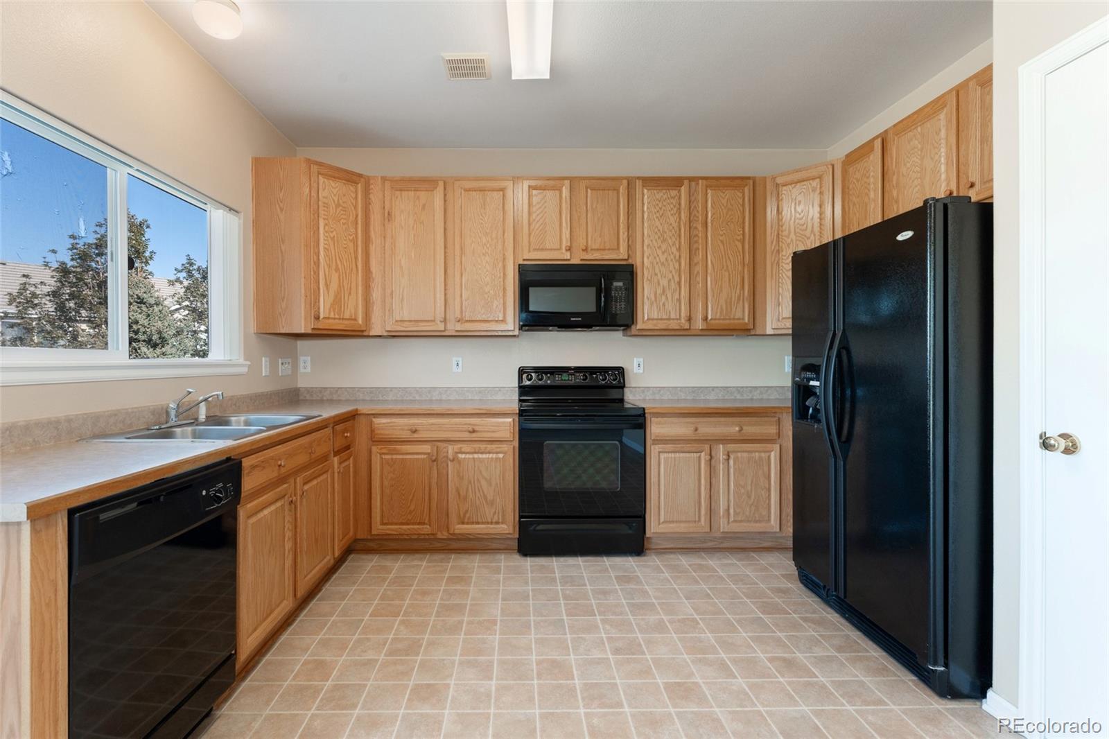 MLS Image #14 for 19355 e 58th drive,aurora, Colorado