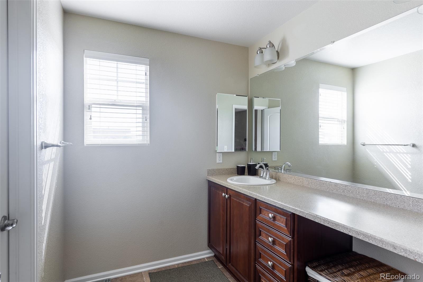 MLS Image #13 for 25309 e lake place,aurora, Colorado