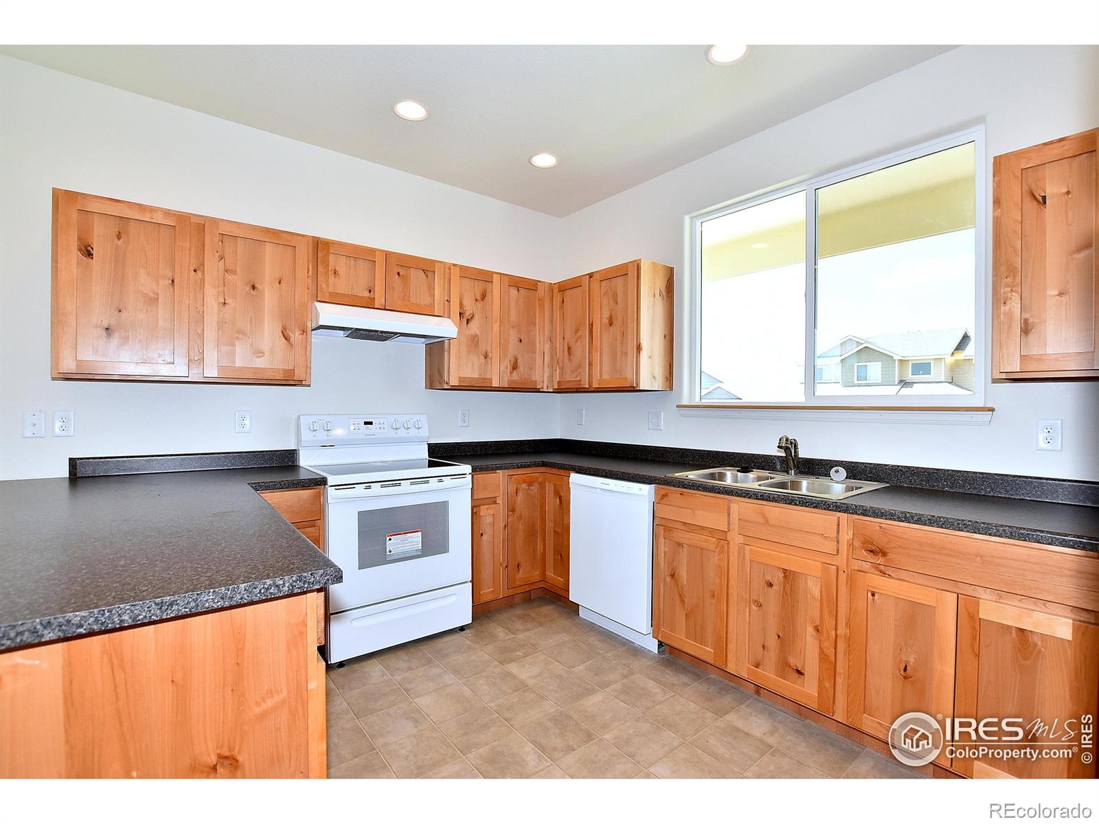 MLS Image #14 for 2376  candence lane,windsor, Colorado