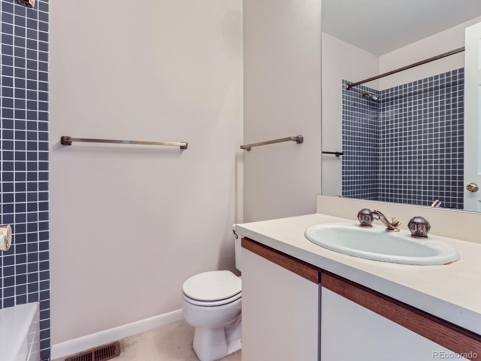 MLS Image #22 for 2275 s yosemite circle ,denver, Colorado