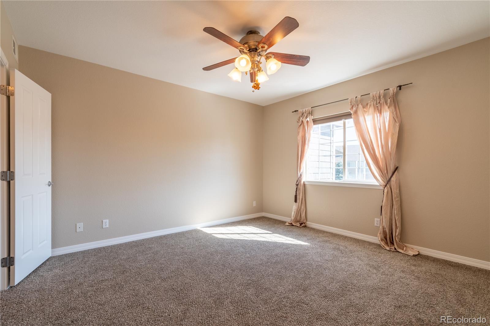 MLS Image #12 for 14300  waterside lane,broomfield, Colorado