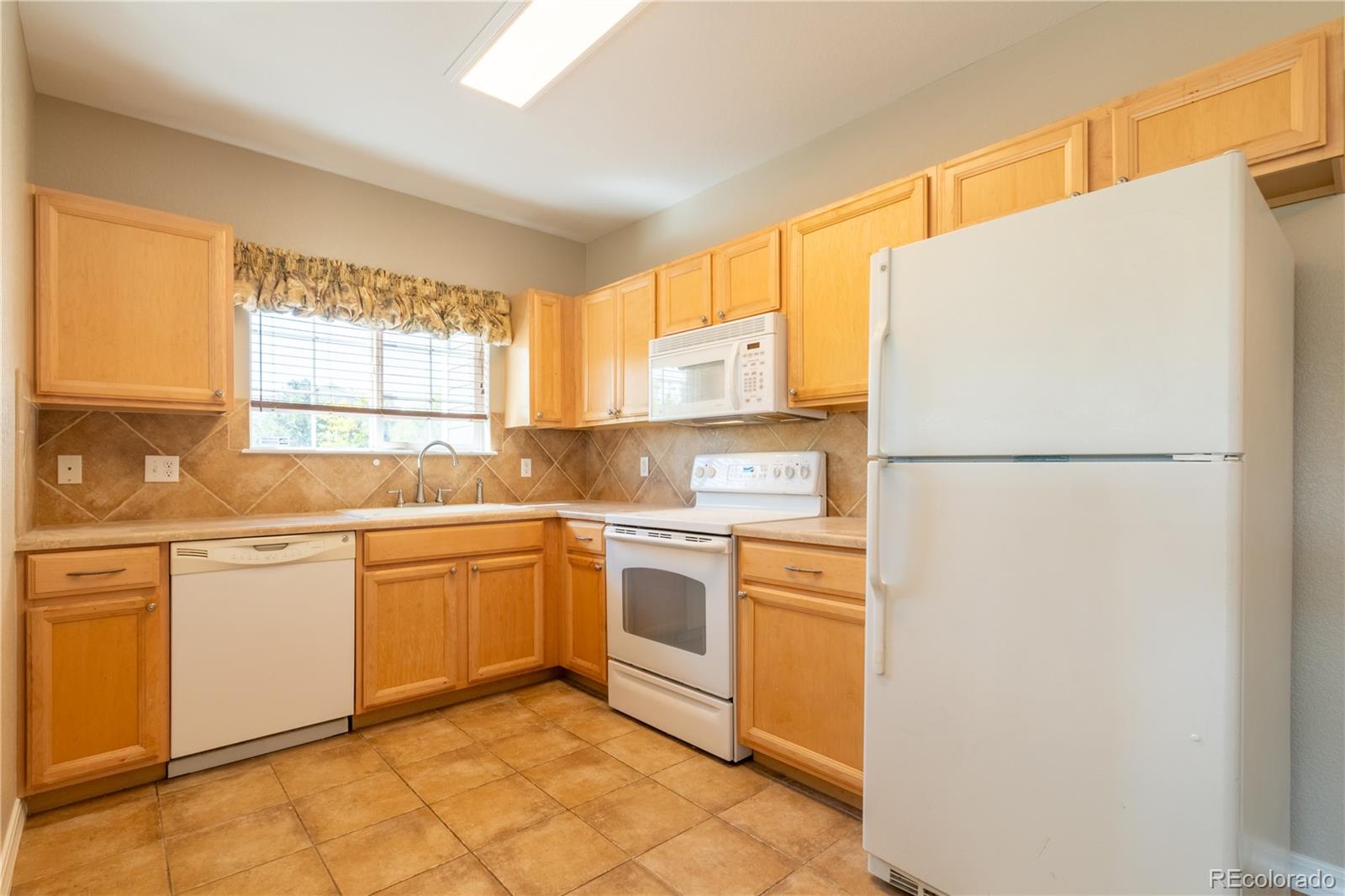 MLS Image #5 for 14300  waterside lane,broomfield, Colorado