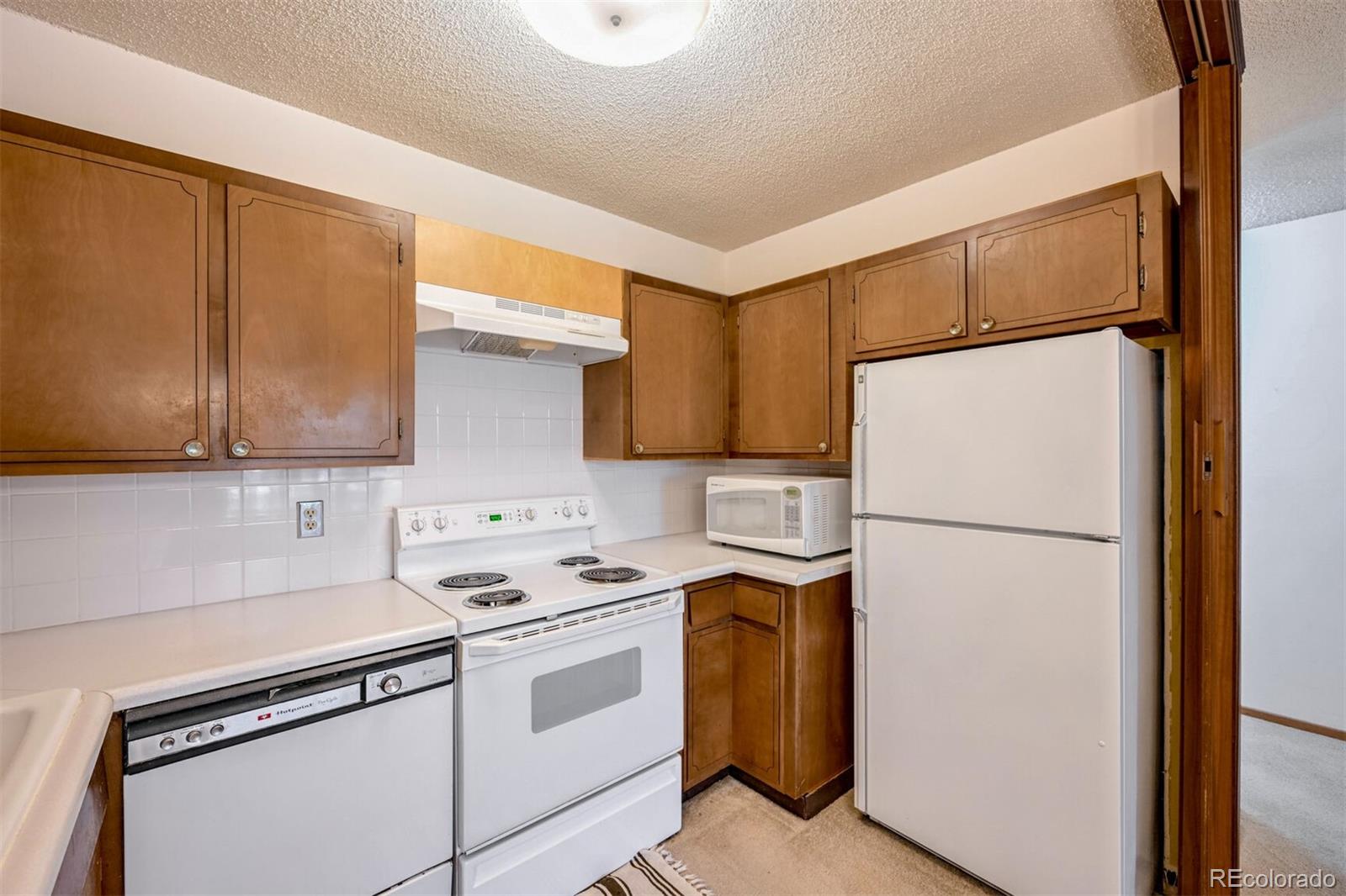 MLS Image #4 for 610 s clinton street,denver, Colorado