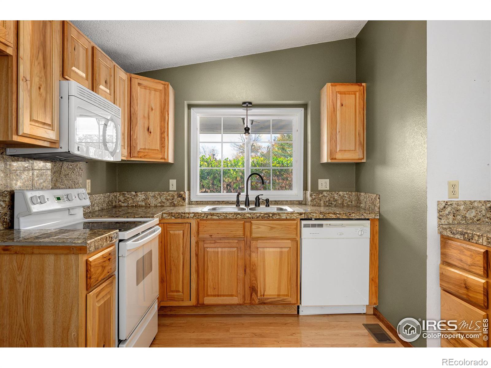 MLS Image #7 for 1645  hoffman drive,loveland, Colorado