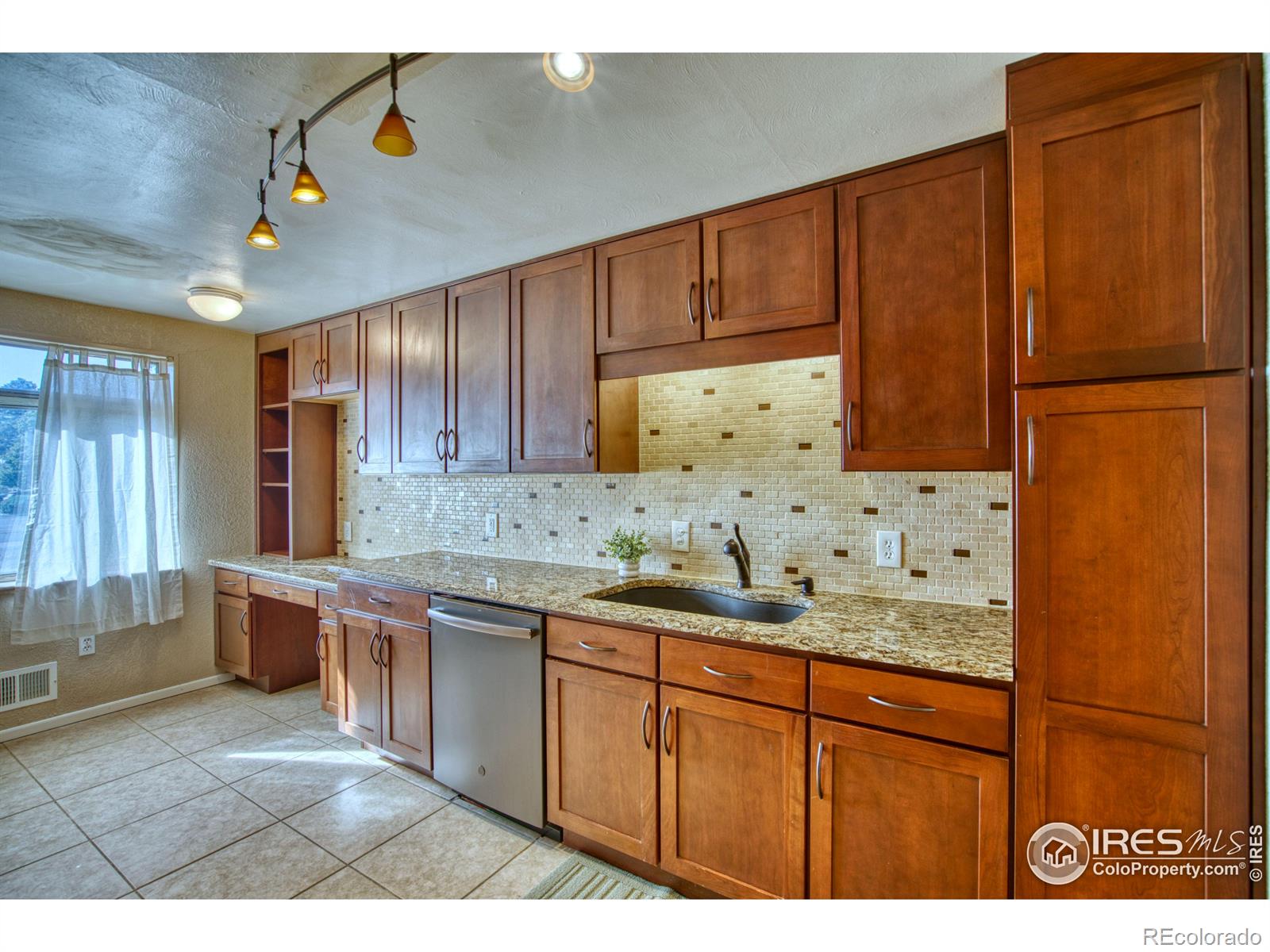 MLS Image #10 for 9845 w 51st place,arvada, Colorado