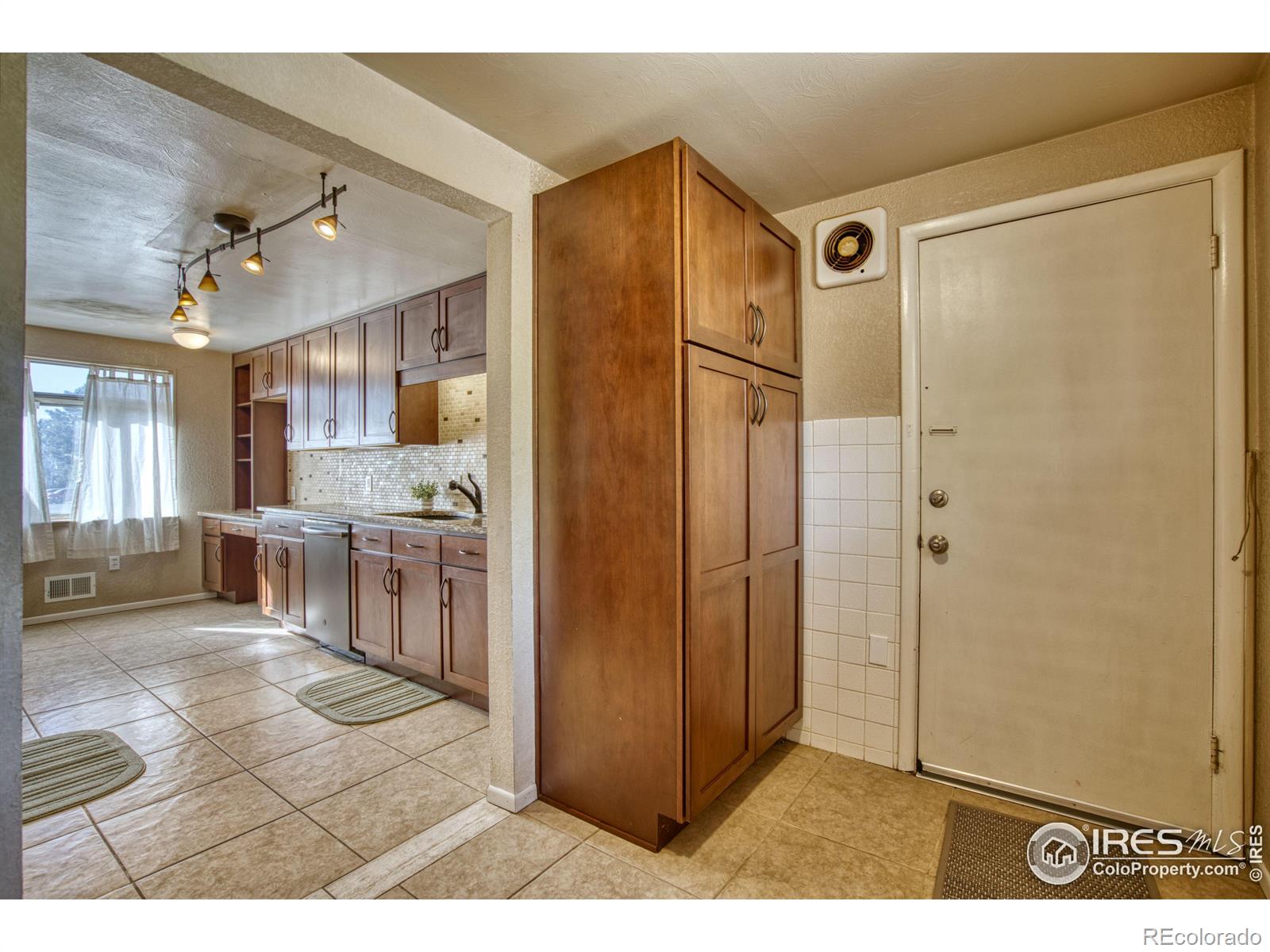 MLS Image #11 for 9845 w 51st place,arvada, Colorado