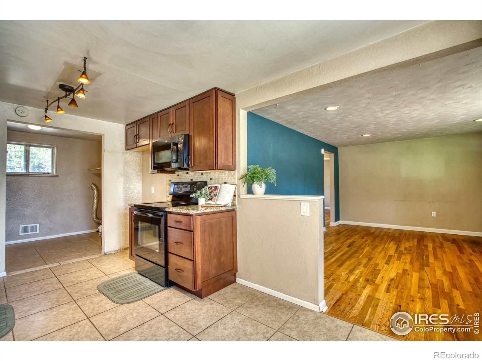 MLS Image #8 for 9845 w 51st place,arvada, Colorado