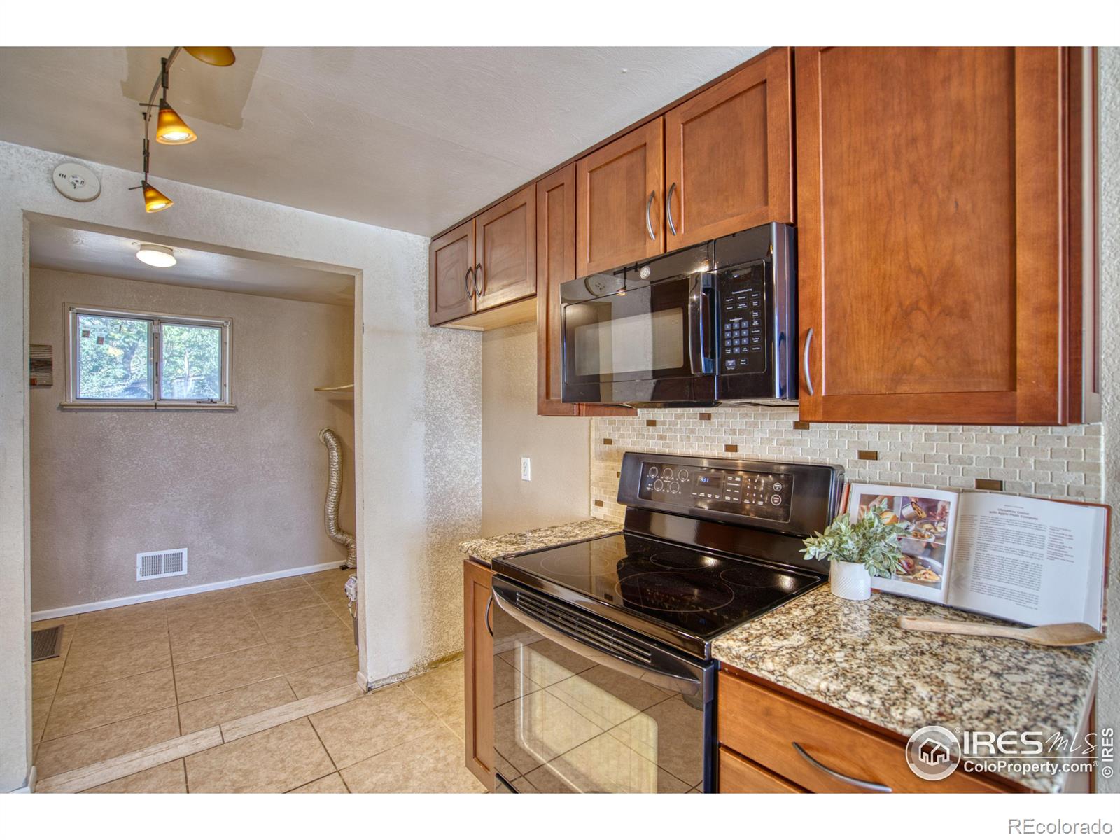 MLS Image #9 for 9845 w 51st place,arvada, Colorado