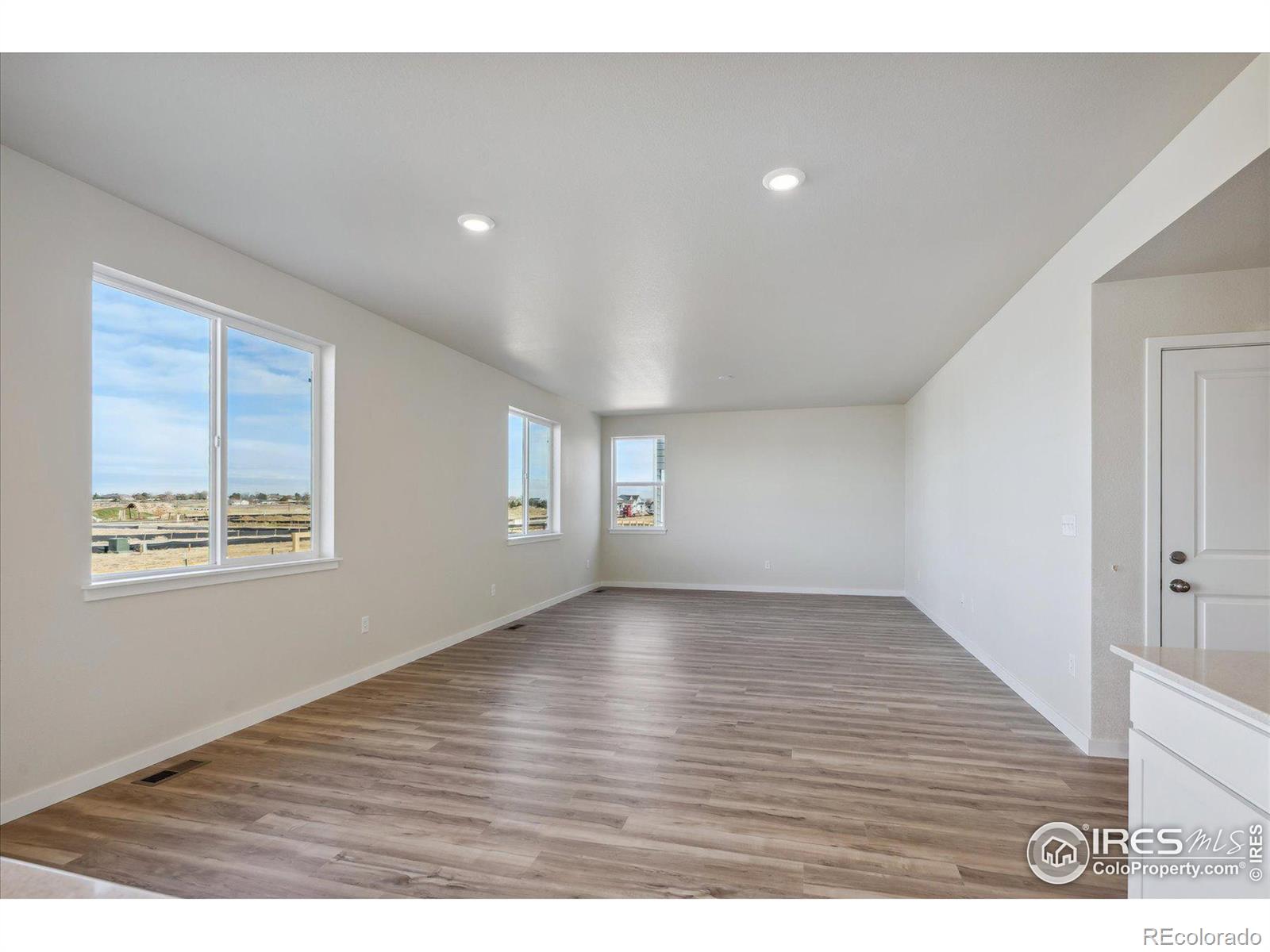 MLS Image #10 for 926  hummocky way,windsor, Colorado