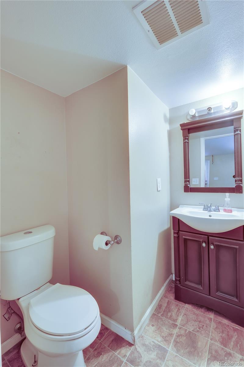 MLS Image #12 for 2883 s zuni street,denver, Colorado