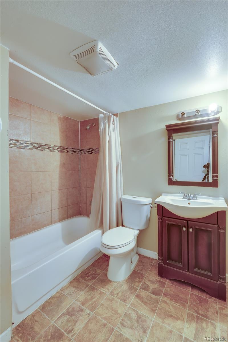 MLS Image #14 for 2883 s zuni street,denver, Colorado