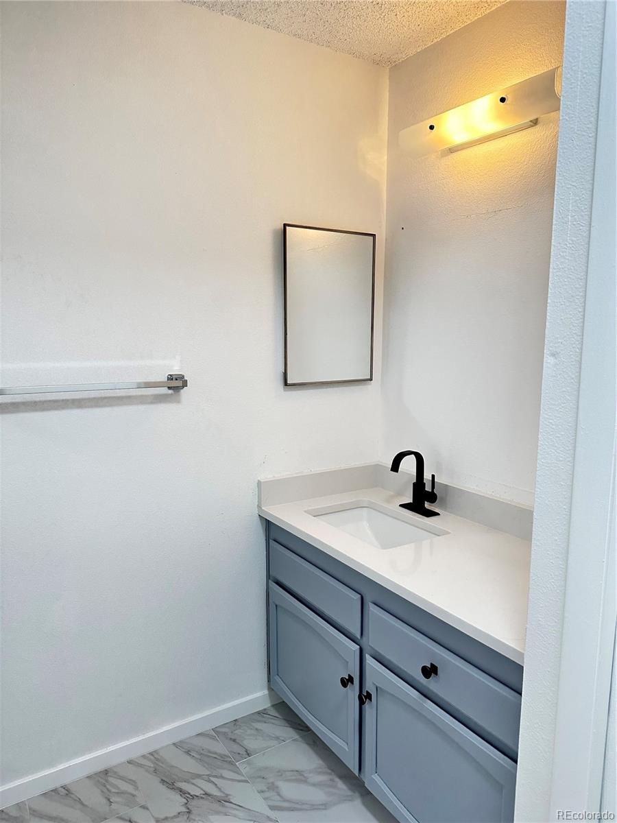 MLS Image #2 for 14467 e 1st drive b09,aurora, Colorado
