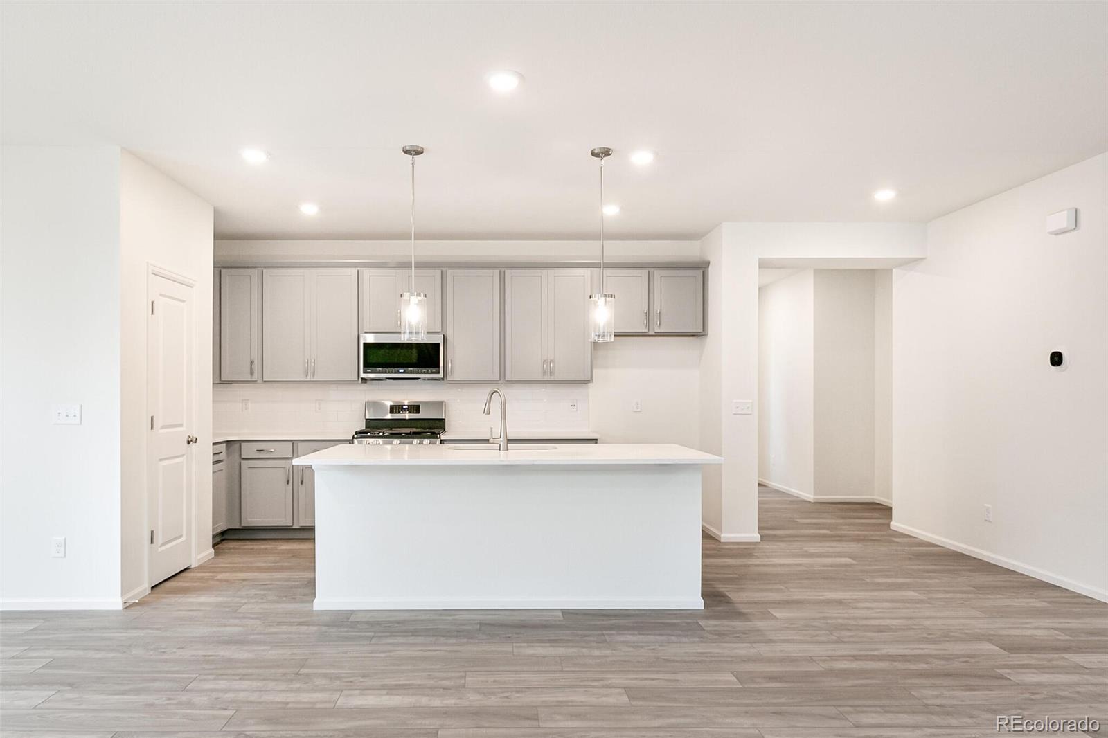 MLS Image #10 for 9310  bahama court,commerce city, Colorado