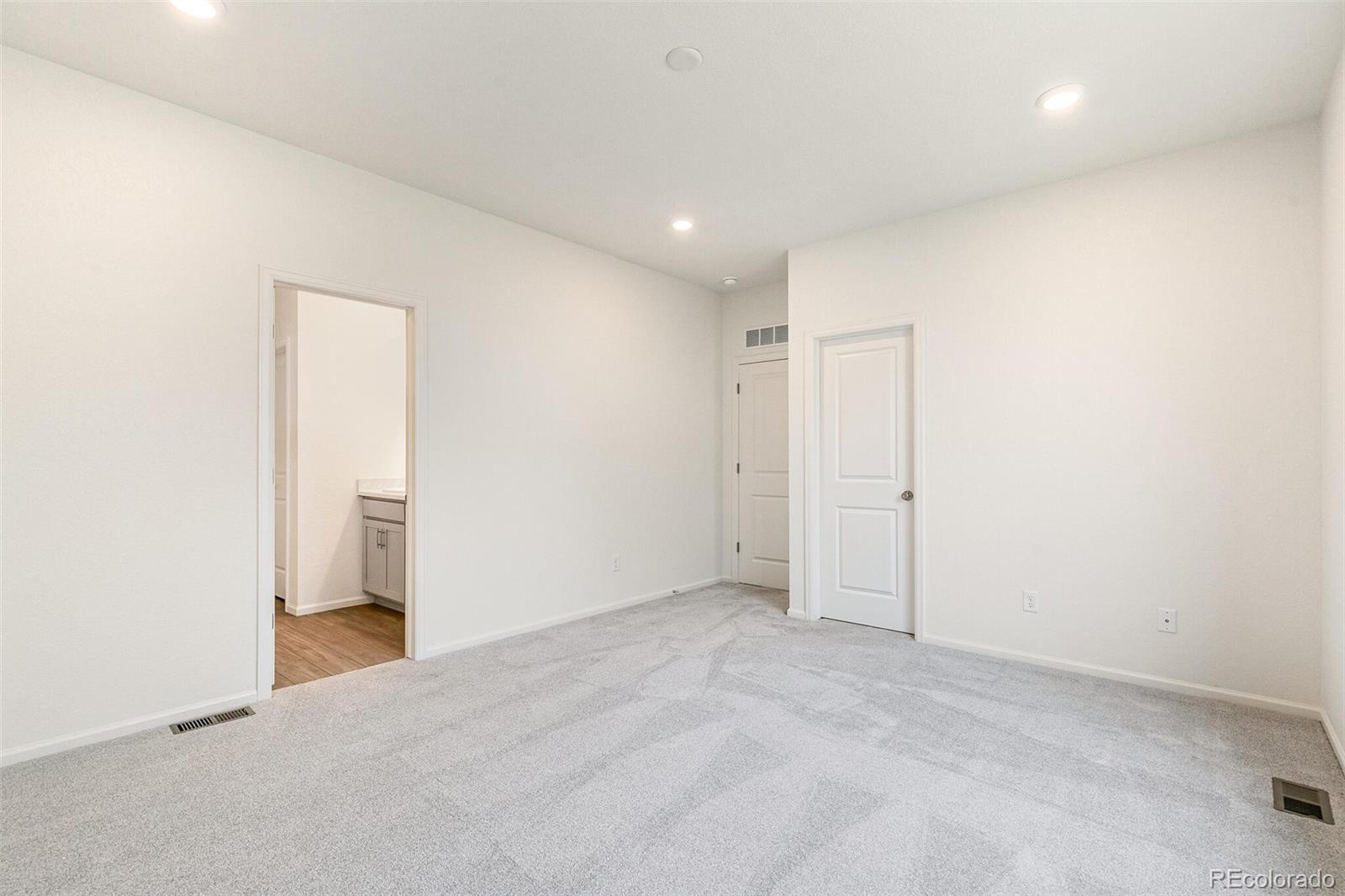 MLS Image #18 for 9310  bahama court,commerce city, Colorado