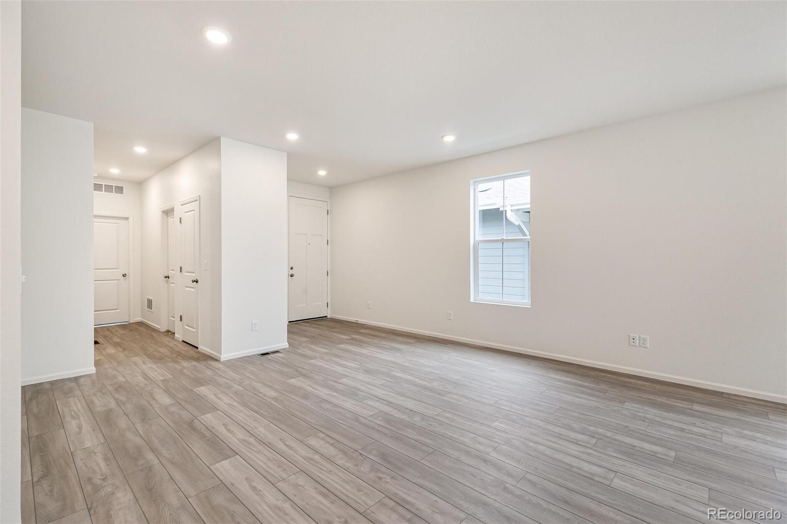 MLS Image #5 for 9310  bahama court,commerce city, Colorado