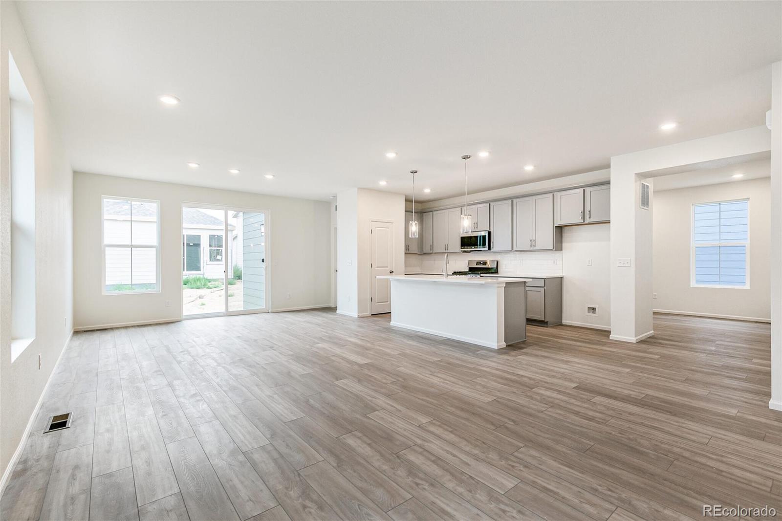 MLS Image #7 for 9310  bahama court,commerce city, Colorado