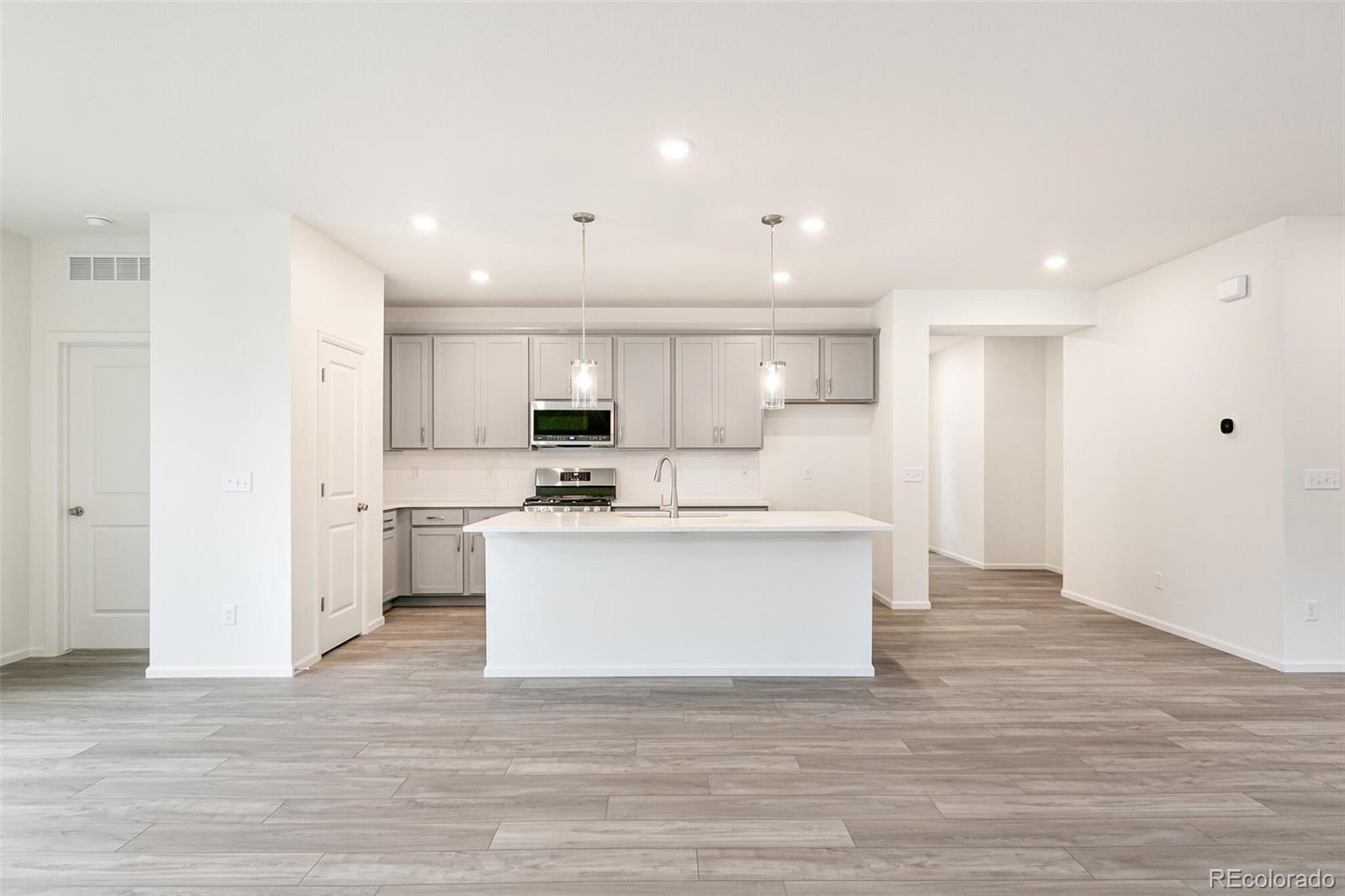 MLS Image #8 for 9310  bahama court,commerce city, Colorado