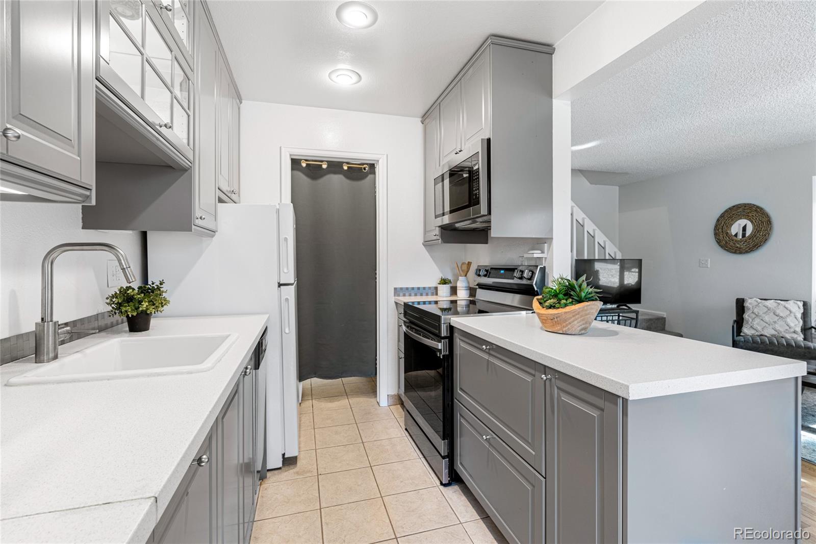 MLS Image #11 for 1307  baker street,longmont, Colorado