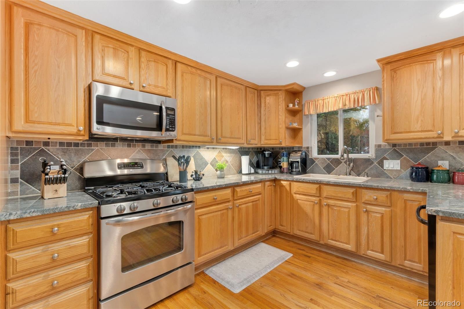 MLS Image #11 for 10530 w 77th drive,arvada, Colorado