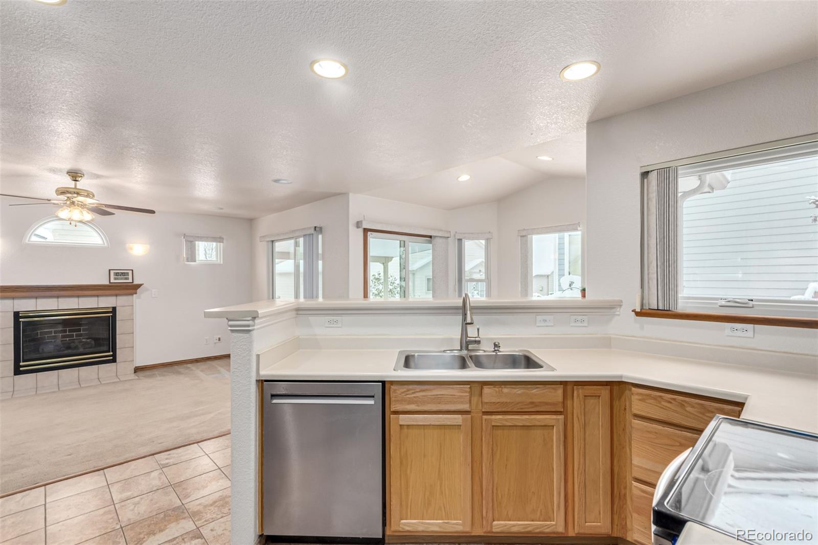 MLS Image #16 for 2950 s tower way,aurora, Colorado