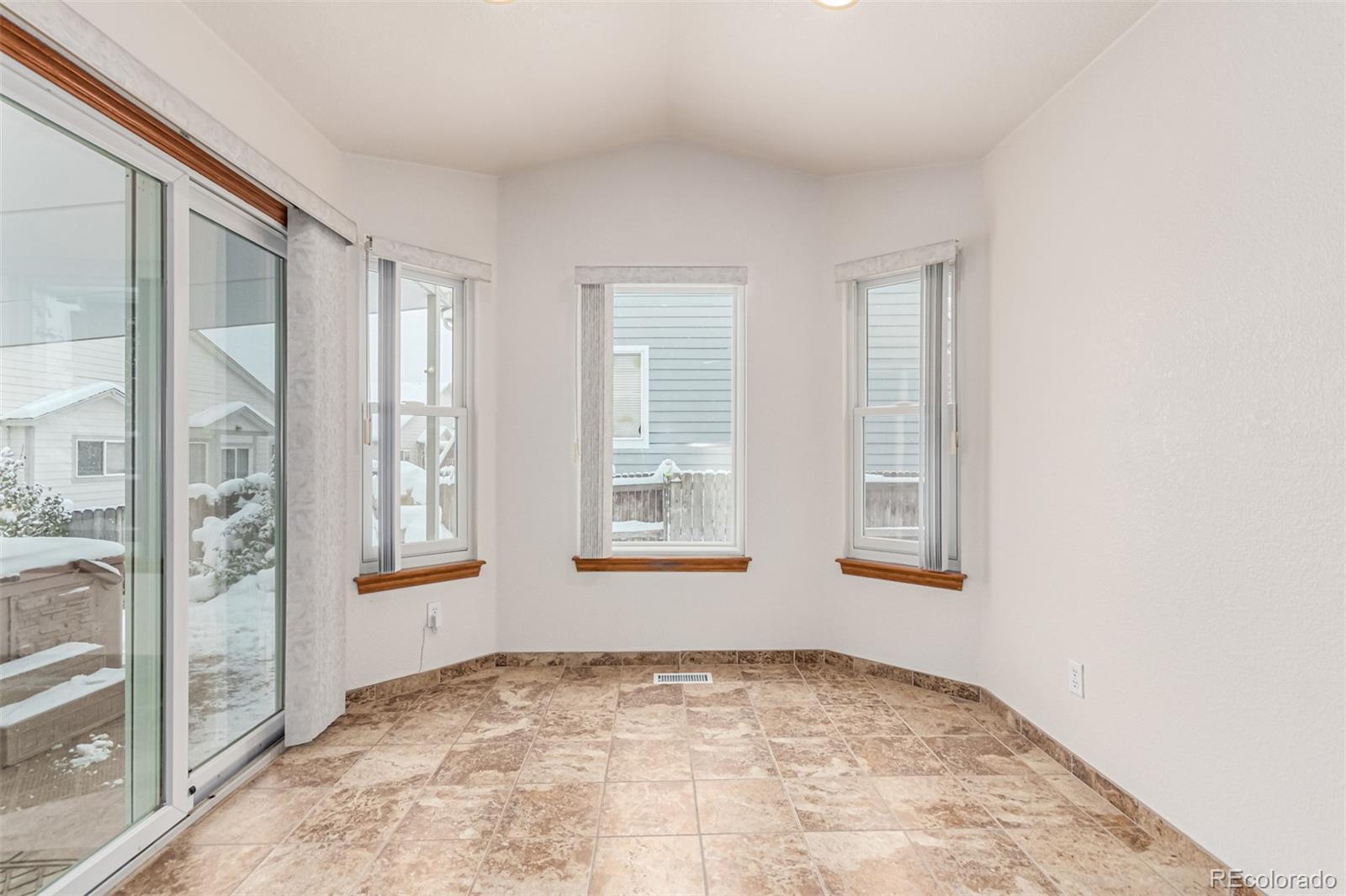 MLS Image #18 for 2950 s tower way,aurora, Colorado