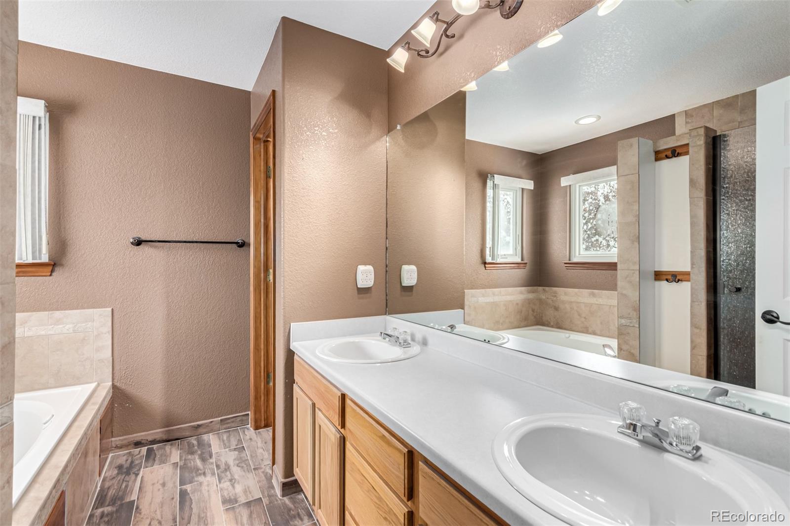 MLS Image #22 for 2950 s tower way,aurora, Colorado