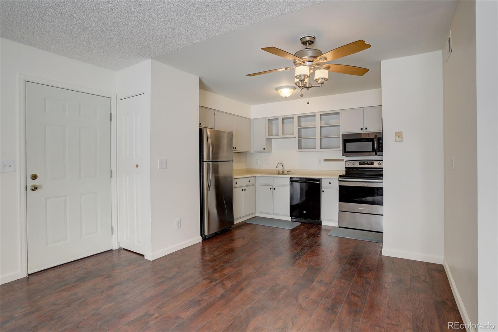 MLS Image #14 for 2575 s syracuse way,denver, Colorado