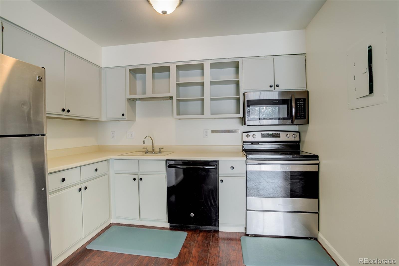 MLS Image #15 for 2575 s syracuse way,denver, Colorado
