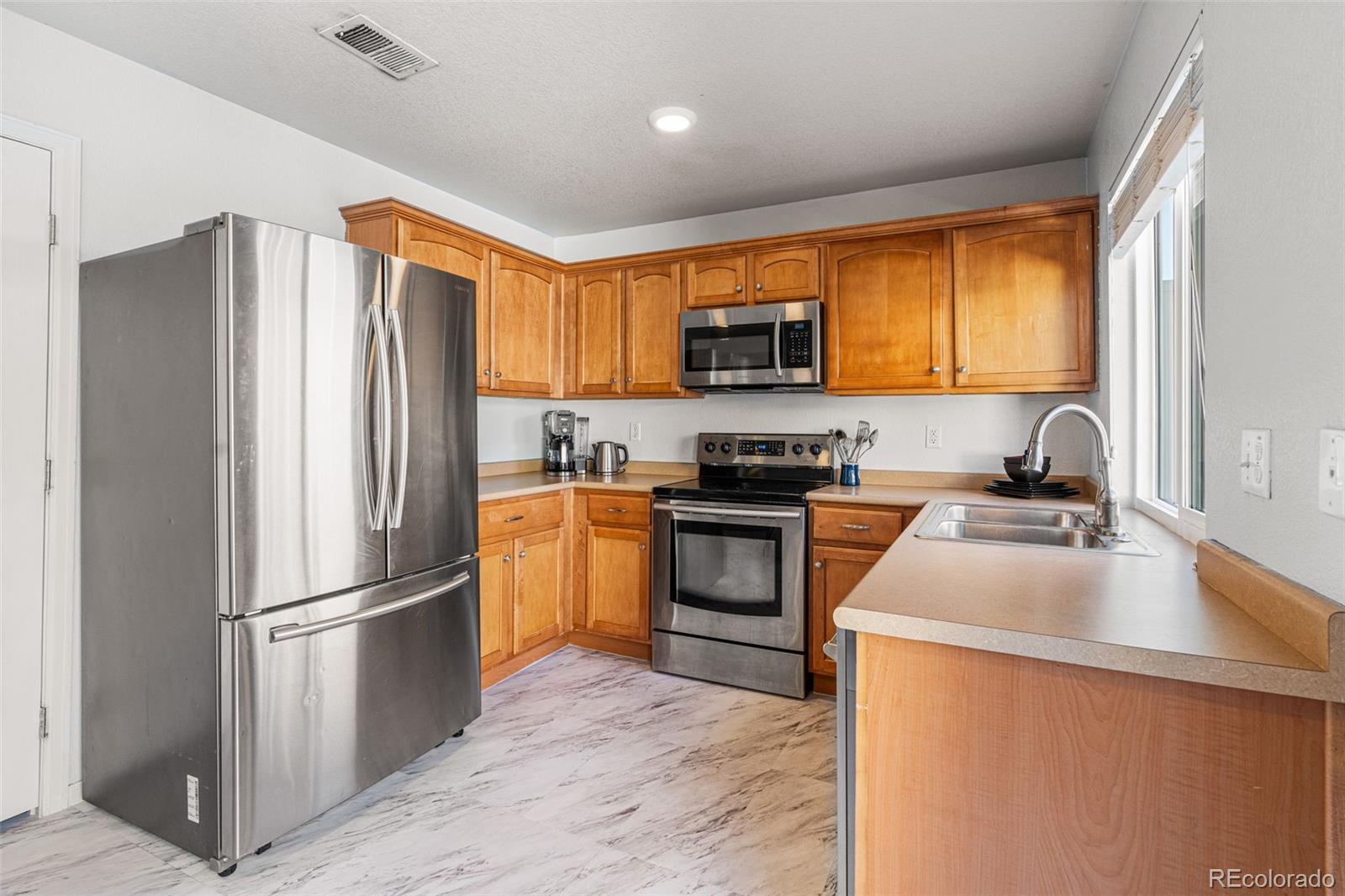 MLS Image #14 for 19525  robins drive,denver, Colorado