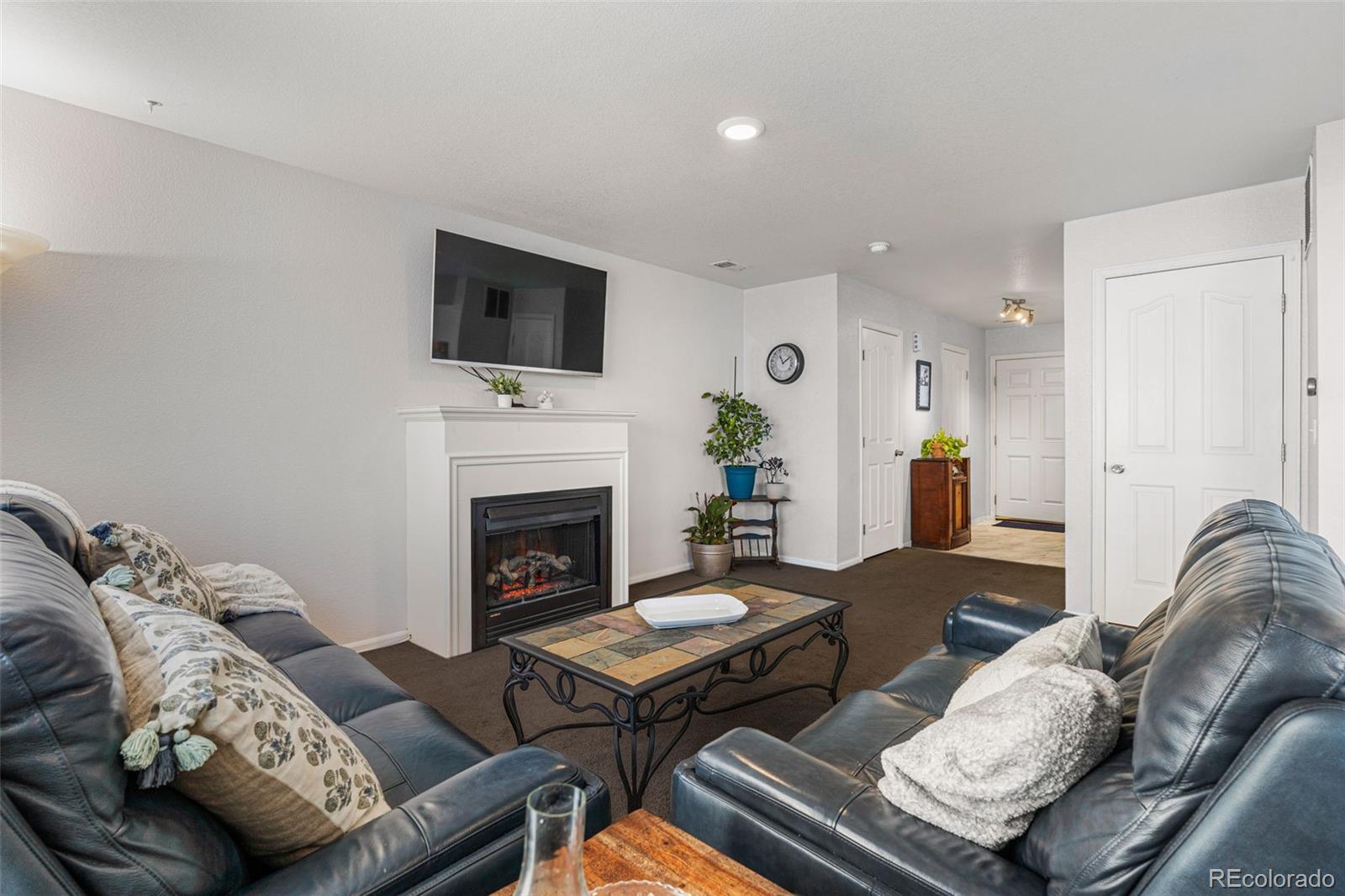 MLS Image #8 for 19525  robins drive,denver, Colorado