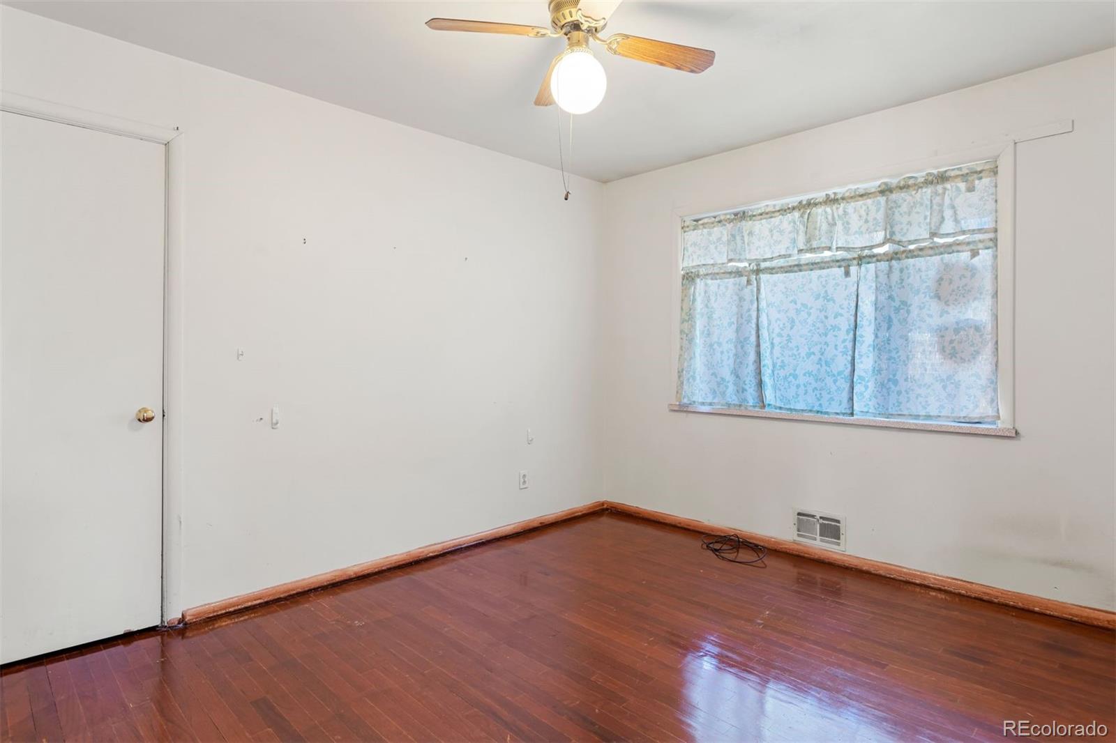 MLS Image #18 for 1560 s forest street,denver, Colorado