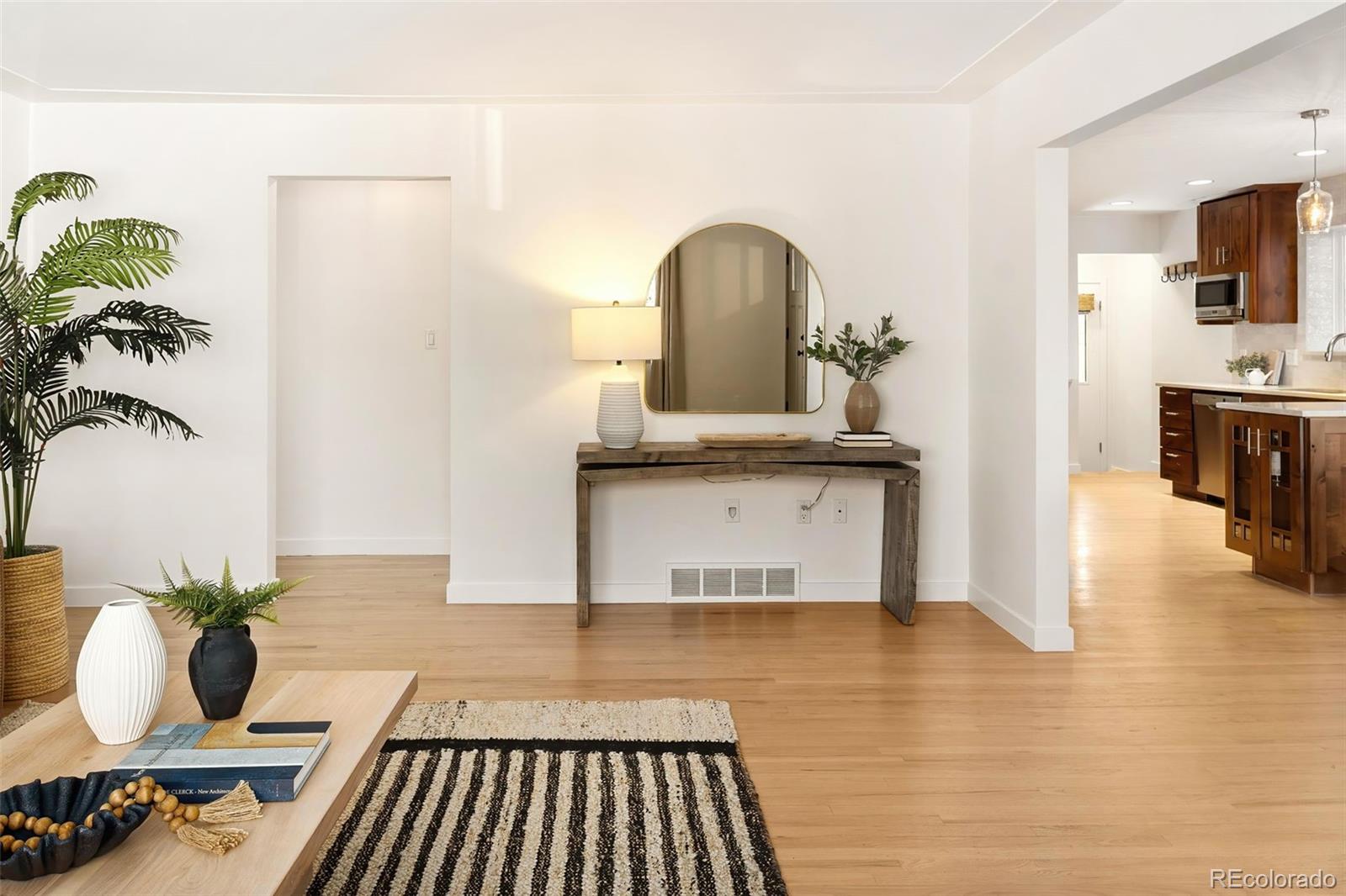 MLS Image #10 for 1326 s clayton street,denver, Colorado