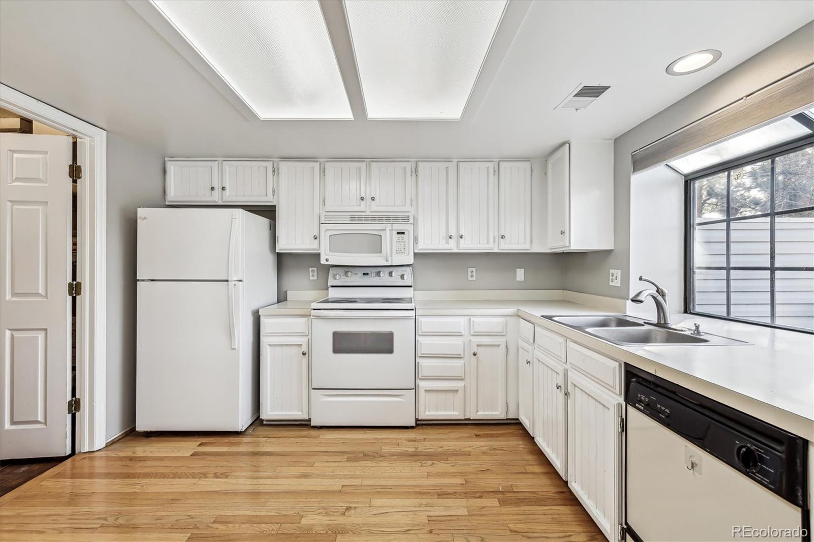 MLS Image #8 for 12602 e warren drive,aurora, Colorado
