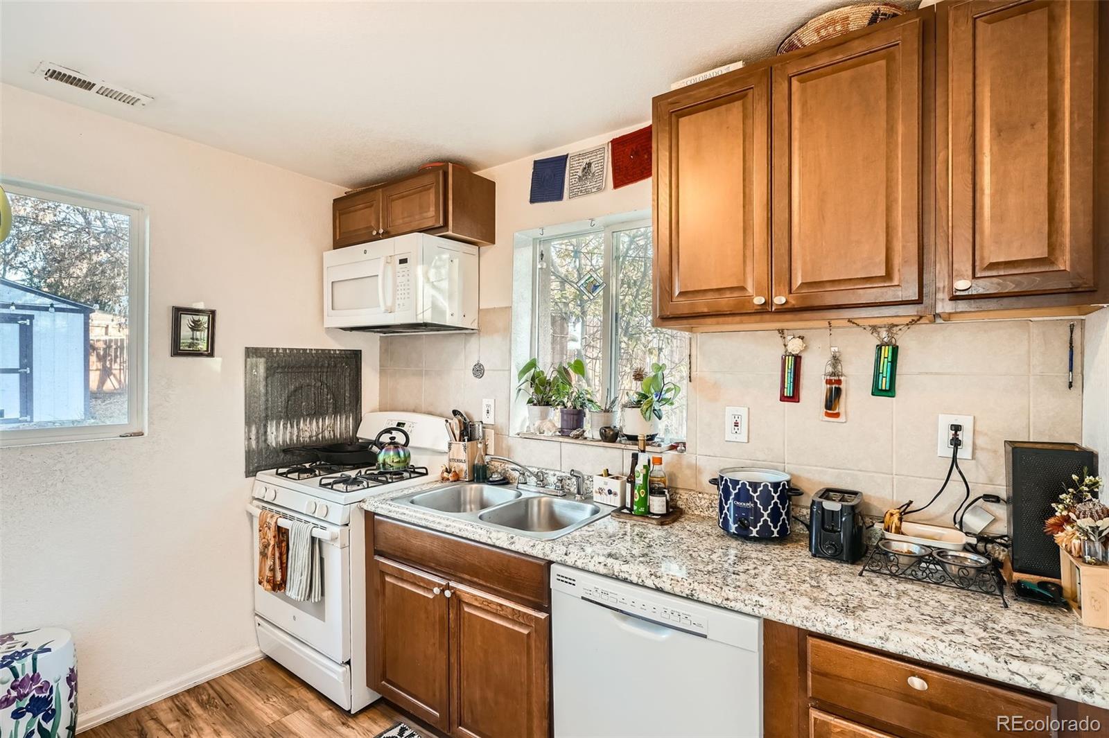 MLS Image #3 for 710 n raleigh street,denver, Colorado