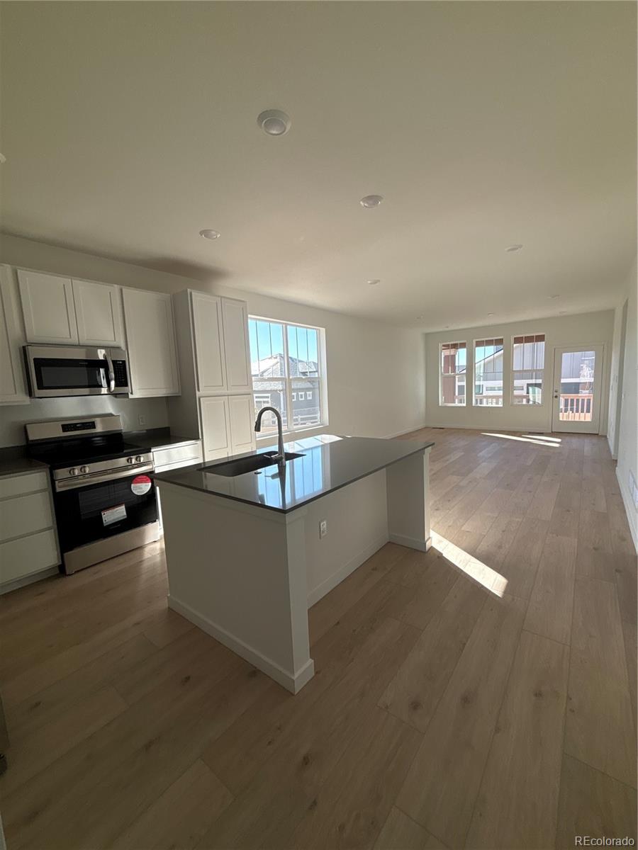 MLS Image #2 for 5115 n quemoy street,aurora, Colorado