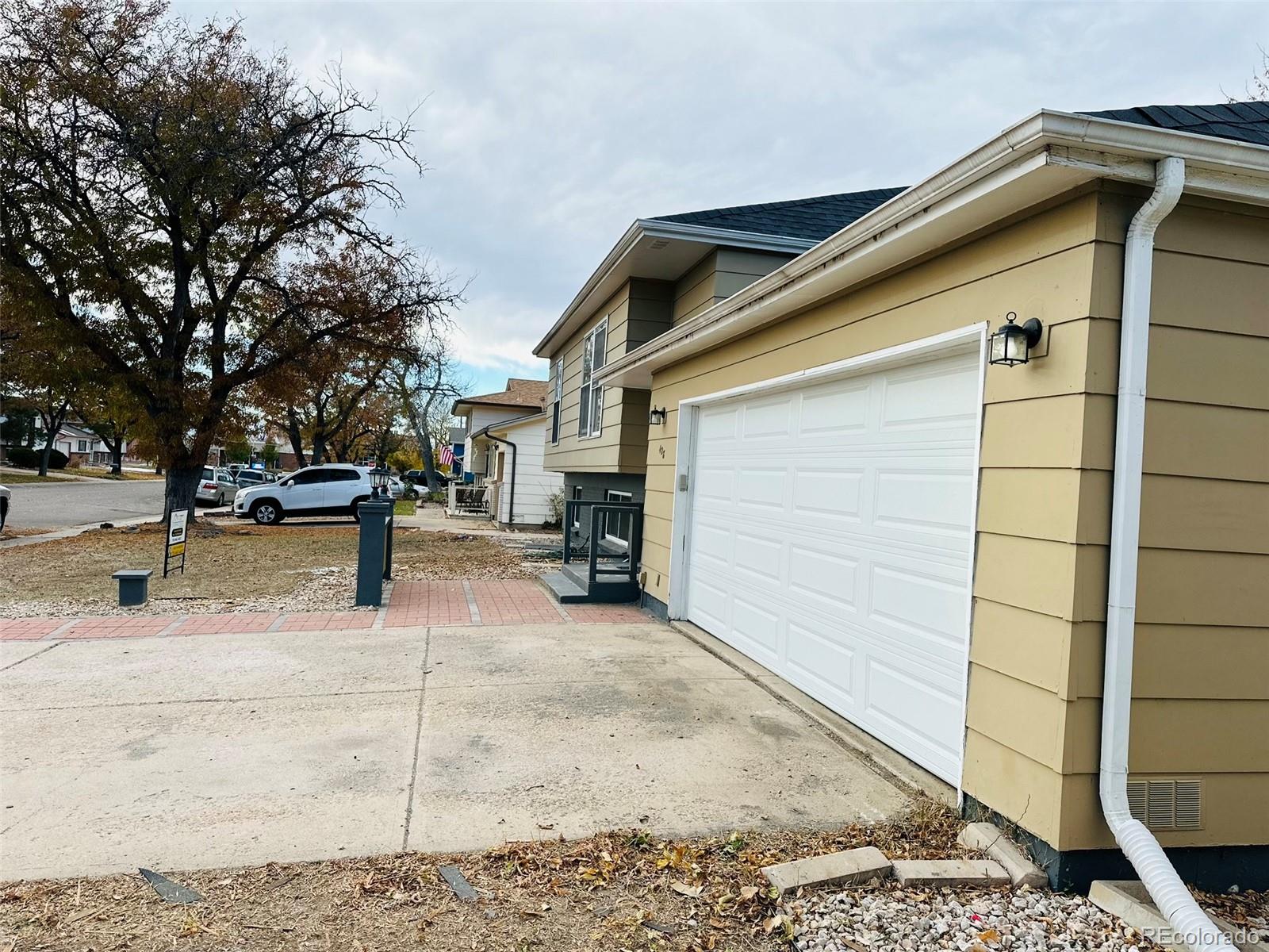 MLS Image #2 for 428 s lima circle,aurora, Colorado