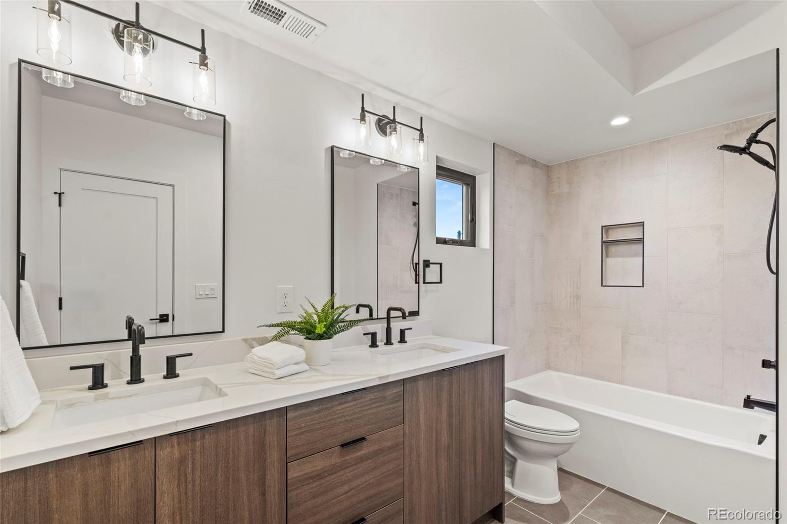 MLS Image #21 for 1719  grove street,denver, Colorado