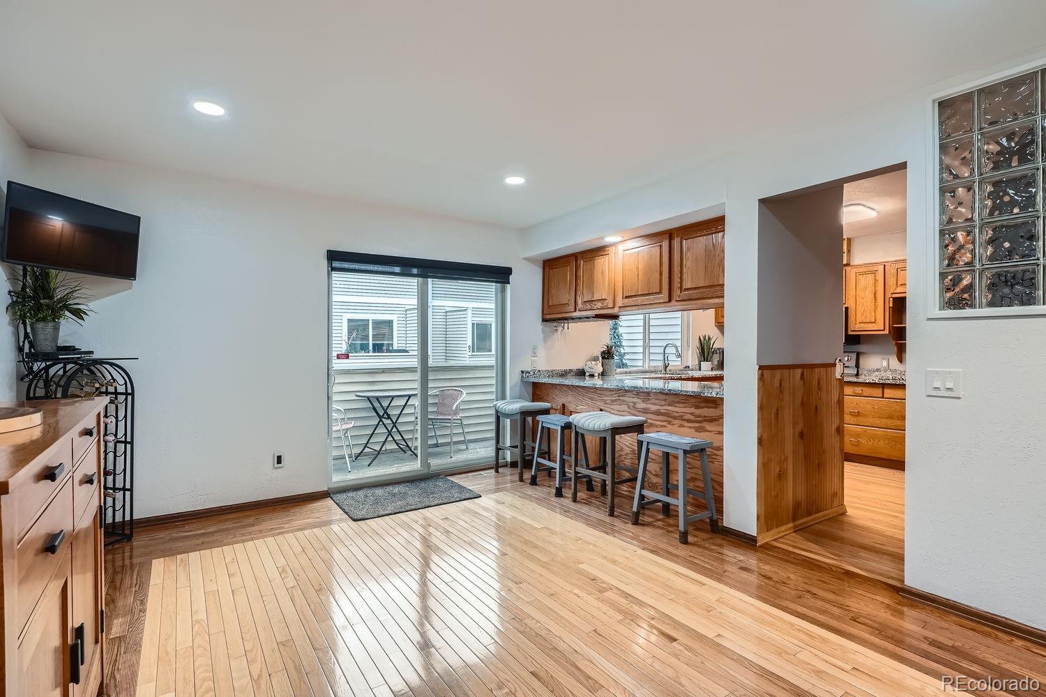 MLS Image #10 for 1050 s monaco parkway,denver, Colorado