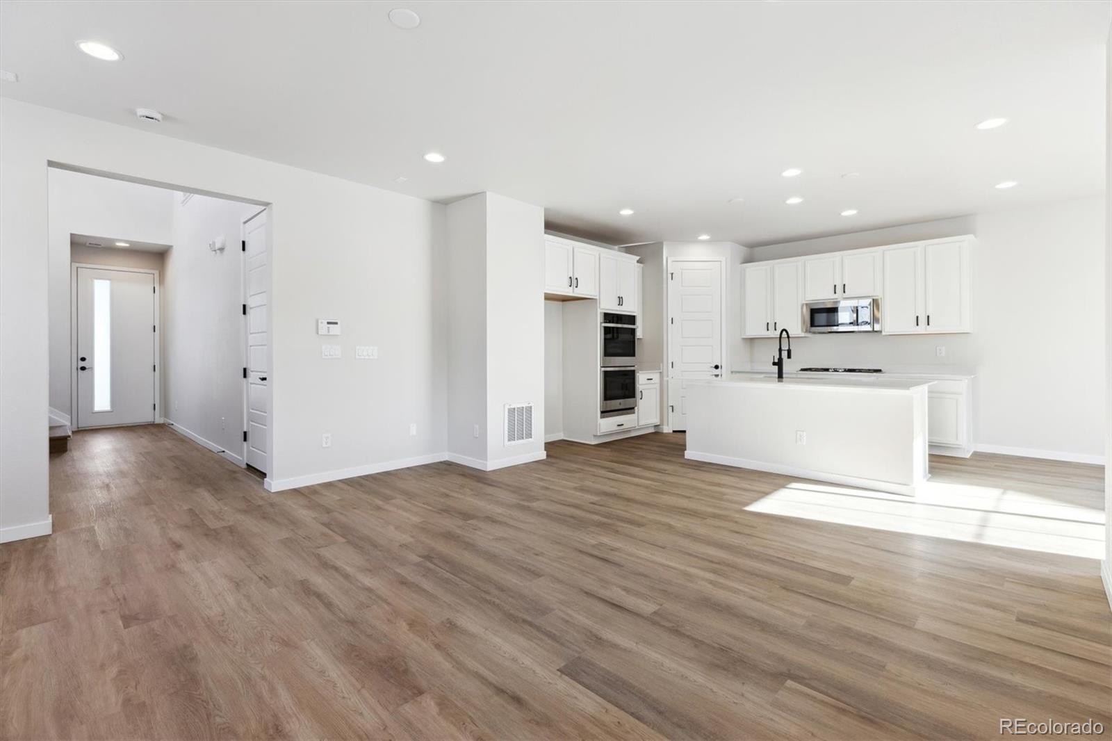 MLS Image #3 for 8588  eagle river street,littleton, Colorado