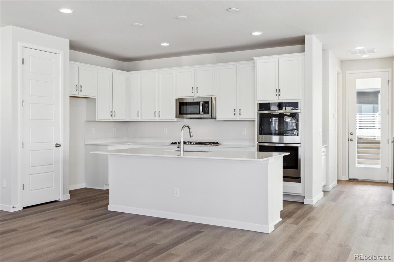 MLS Image #3 for 8570  eagle river street,littleton, Colorado