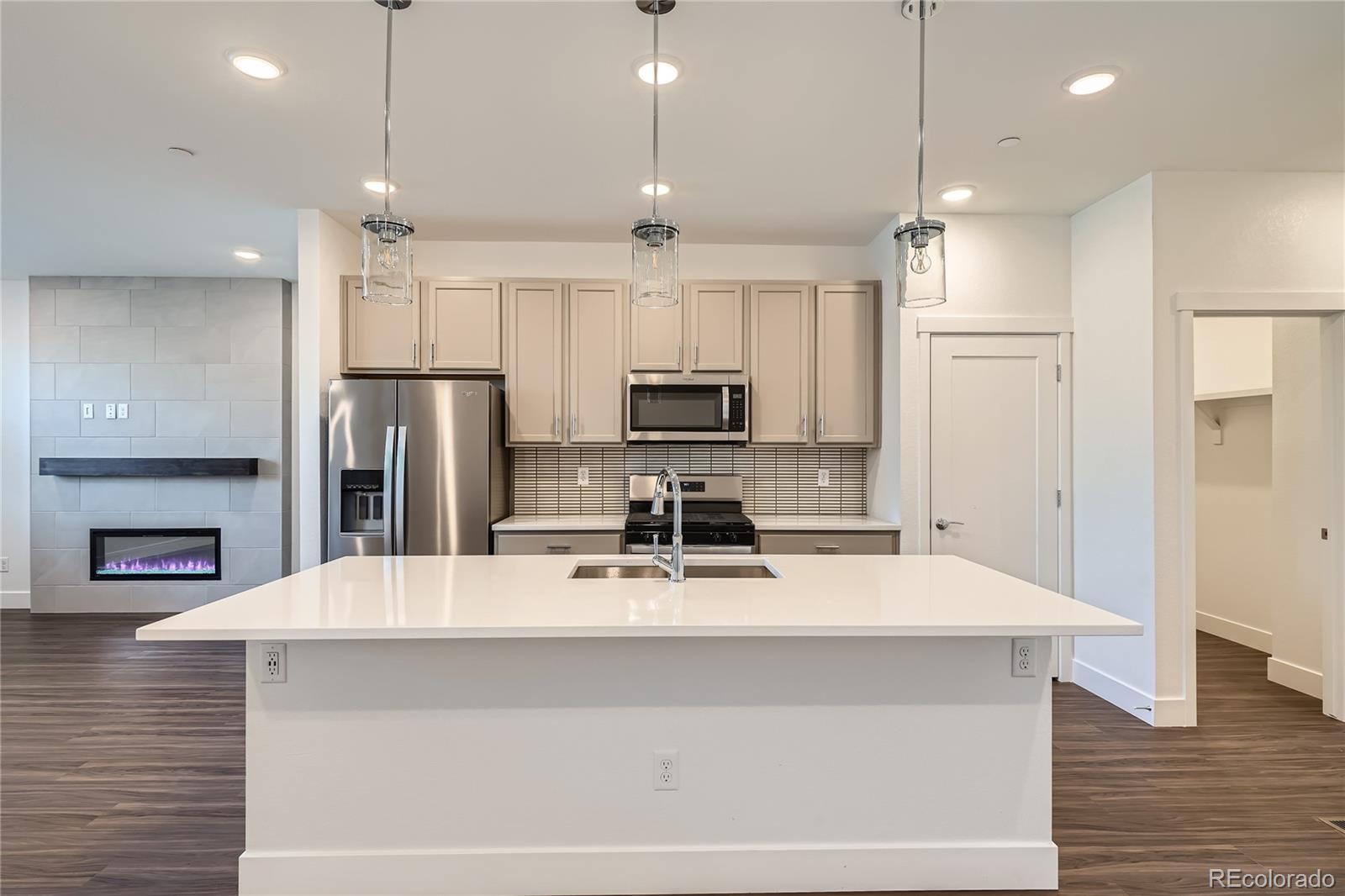 MLS Image #4 for 2571 w 69th place,denver, Colorado
