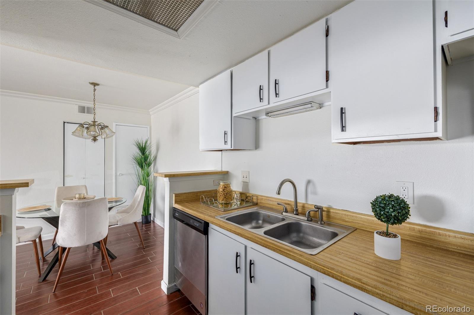 MLS Image #15 for 920 s walden way way,aurora, Colorado