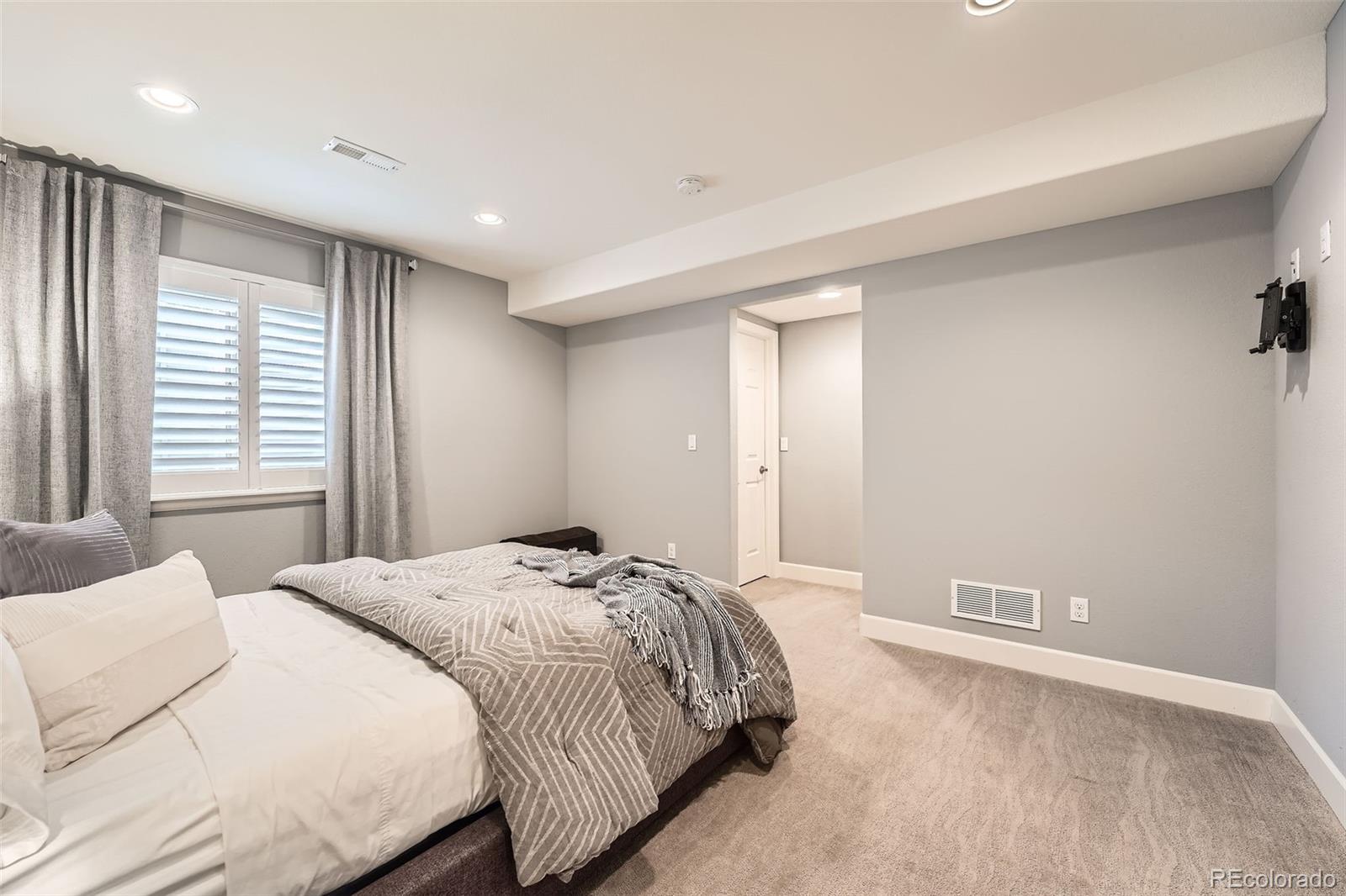 MLS Image #32 for 7892 s country club parkway,aurora, Colorado