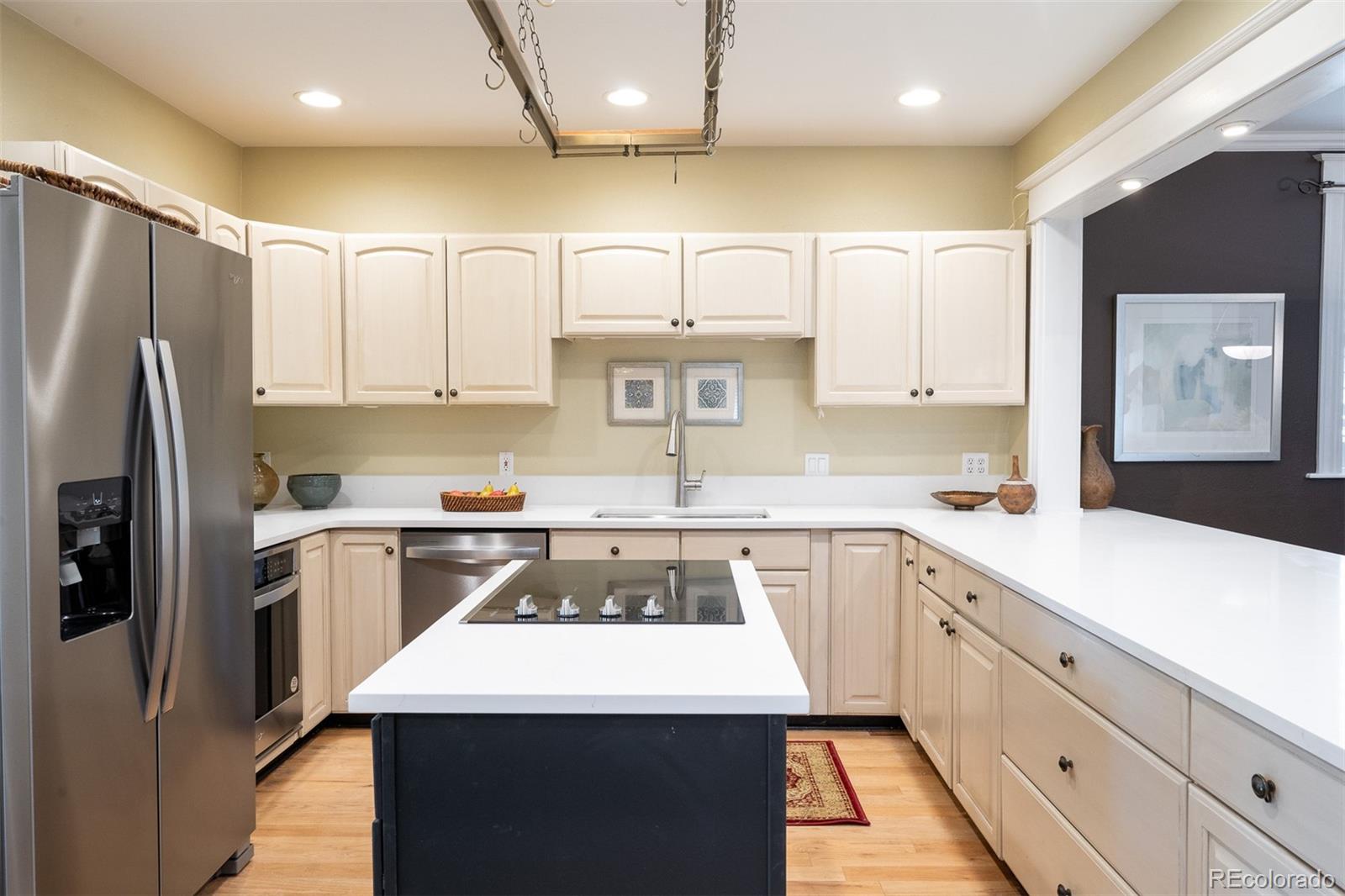 MLS Image #10 for 433 n ogden street,denver, Colorado