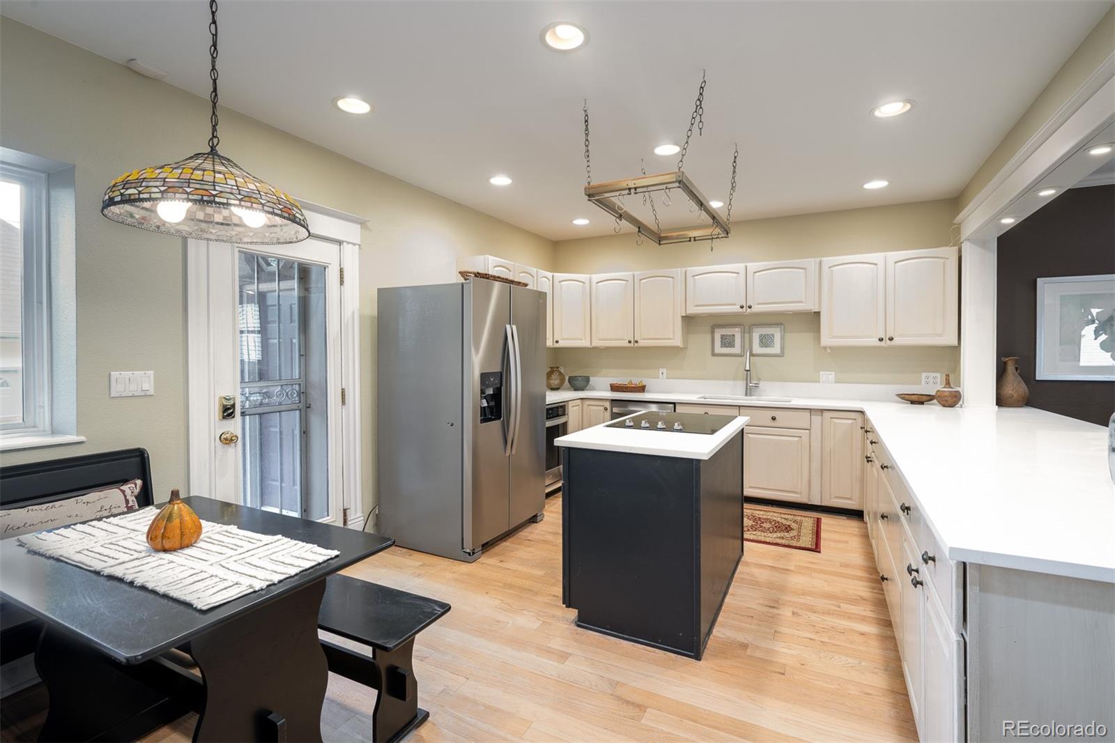 MLS Image #11 for 433 n ogden street,denver, Colorado