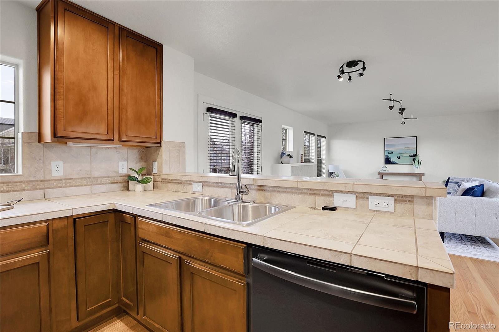 MLS Image #10 for 10108 e 31st avenue,denver, Colorado