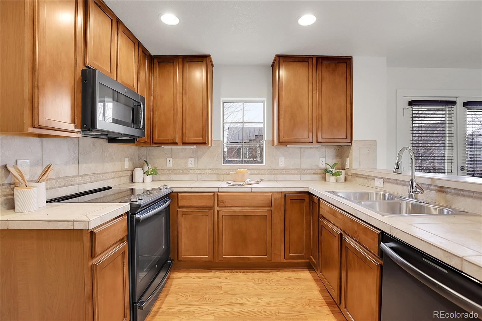 MLS Image #8 for 10108 e 31st avenue,denver, Colorado