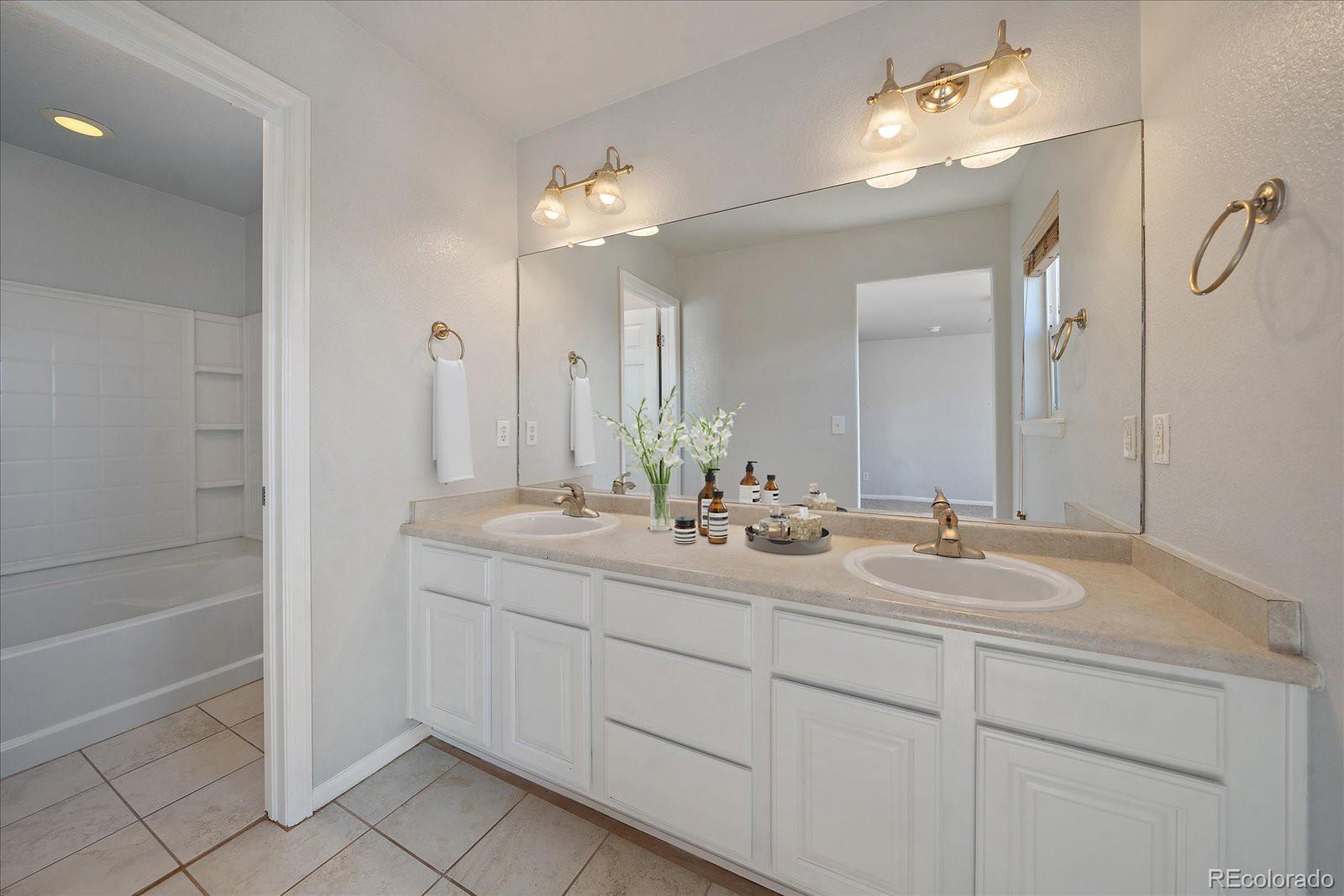 MLS Image #19 for 23541 e portland way,aurora, Colorado